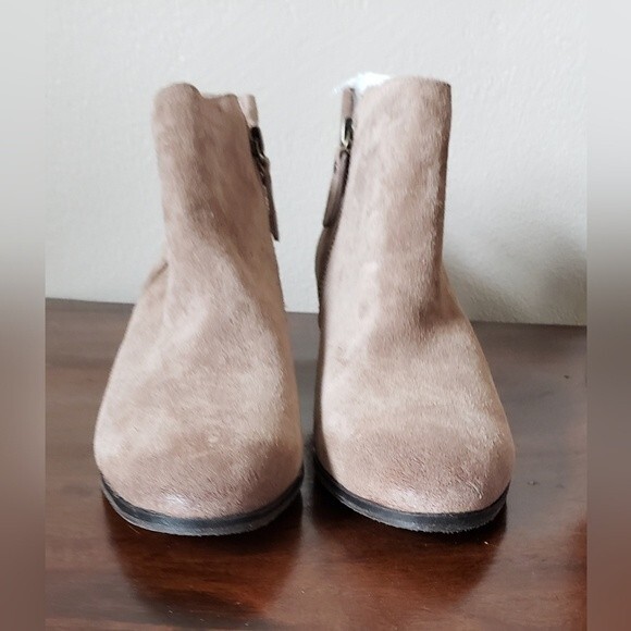 NEW Vince Camuto Tricera Suede Ankle Boot Size 8.5 - Picture 3 of 10